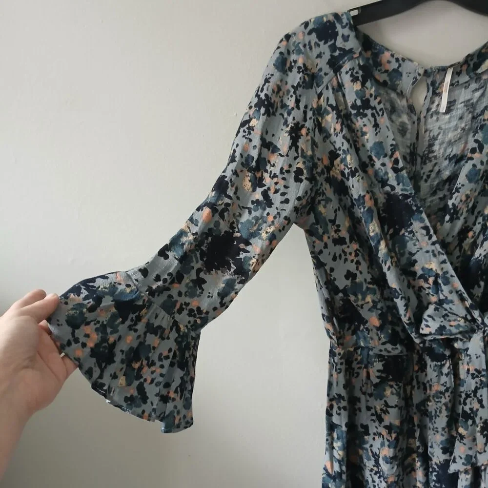 Free People Size S All the Right Ruffles Blue Floral Romper Flutter Sleeve Vneck
